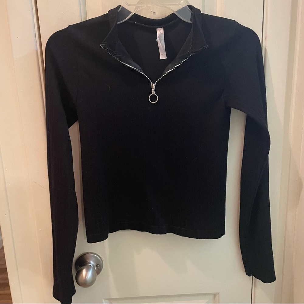 4/$12 Love charm cropped top